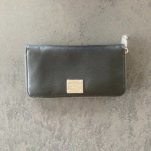 NWOT Lauren Ralph Lauren Black Zip Around Wallet